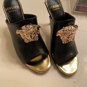 Cute Versace heels 👠 size 8 but more like 7.5